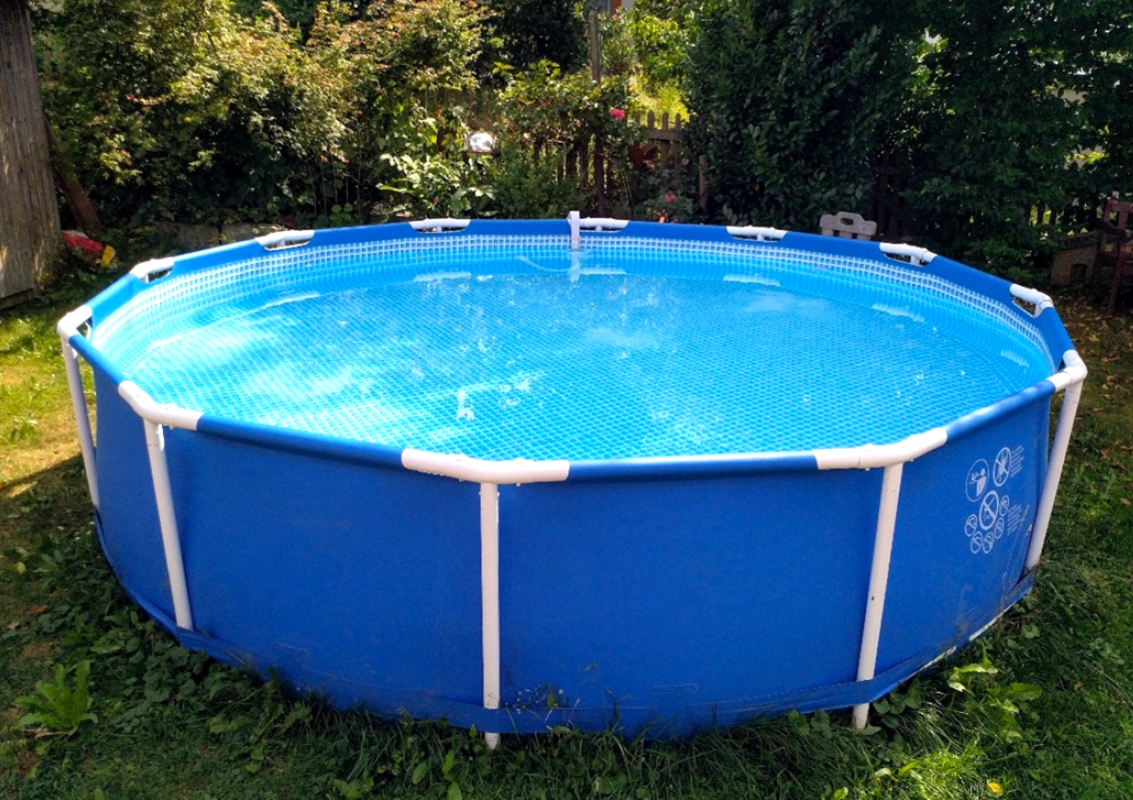 Pool im Garten