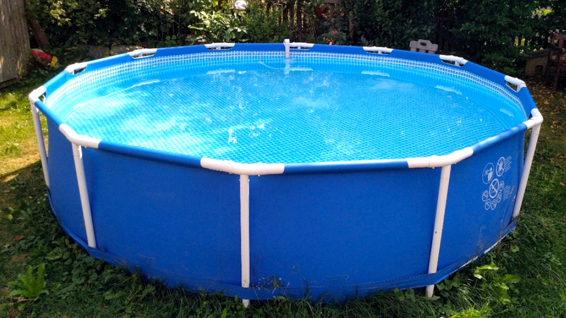 Pool im Garten